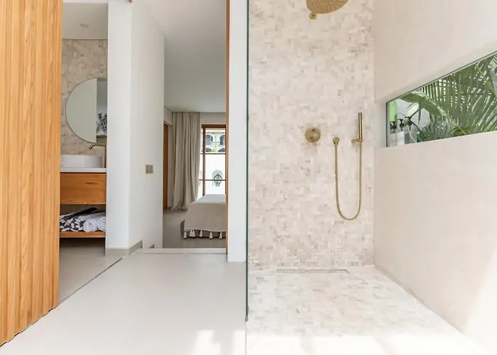 Nilu Seaside By Pura Homes チャングー