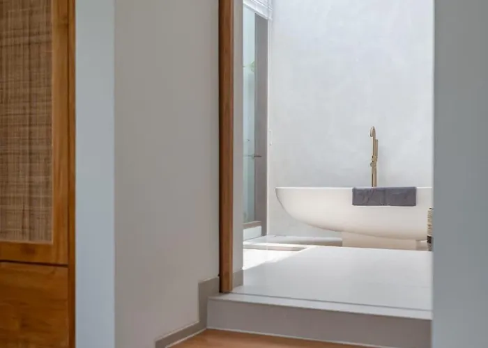 Nilu Seaside By Pura Homes