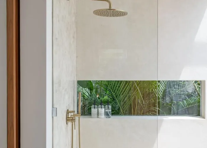 Nilu Seaside By Pura Homes ヴィラ